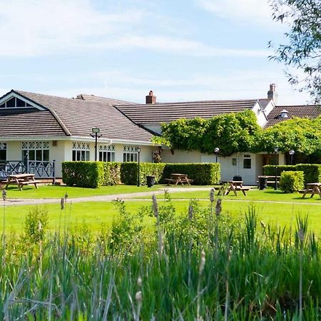 Holt Lodge Hotel Wrexham Esterno foto