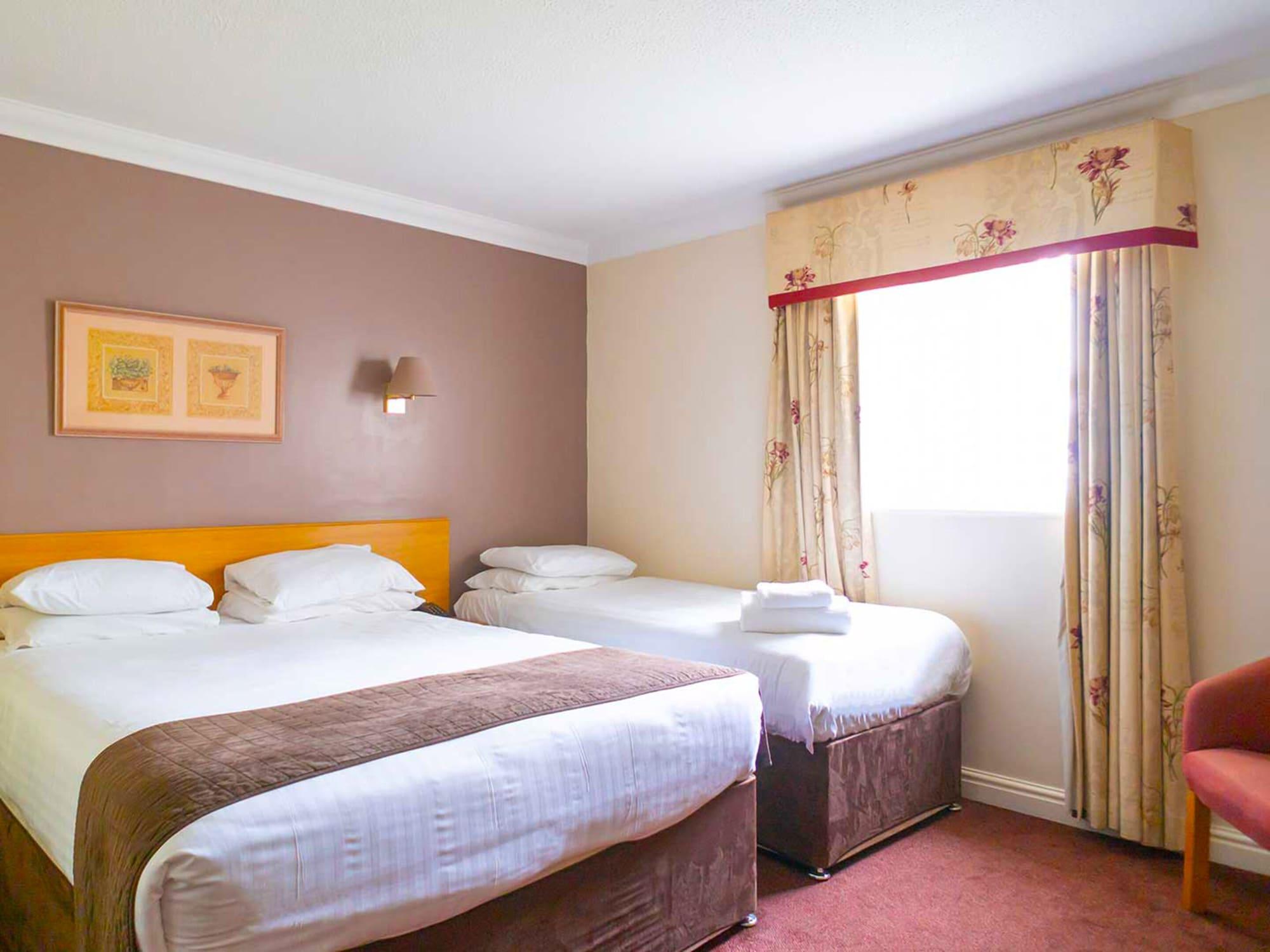 Holt Lodge Hotel Wrexham Esterno foto