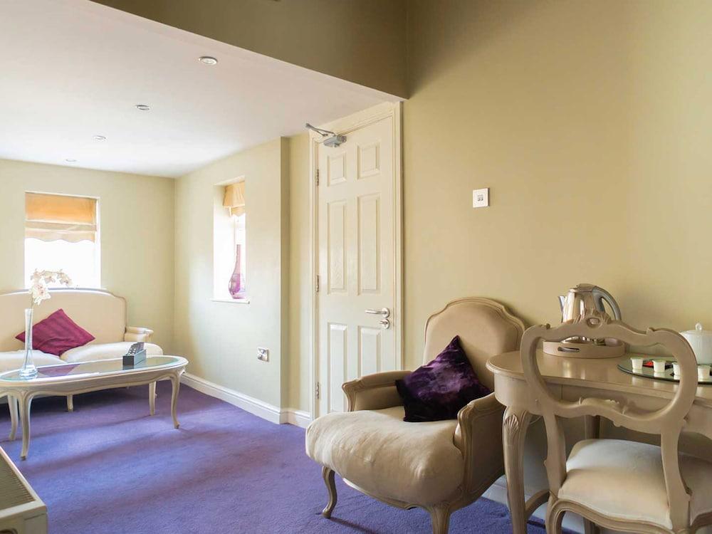Holt Lodge Hotel Wrexham Esterno foto