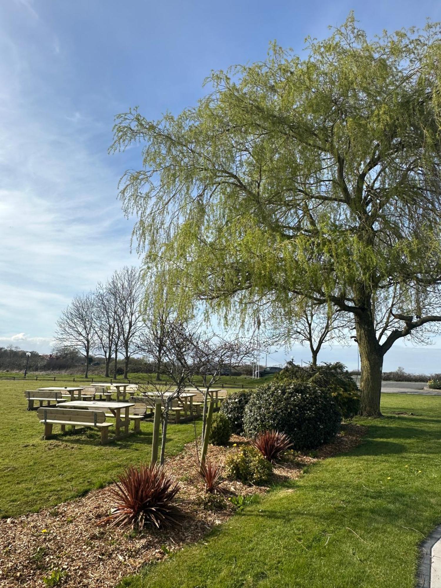 Holt Lodge Hotel Wrexham Esterno foto