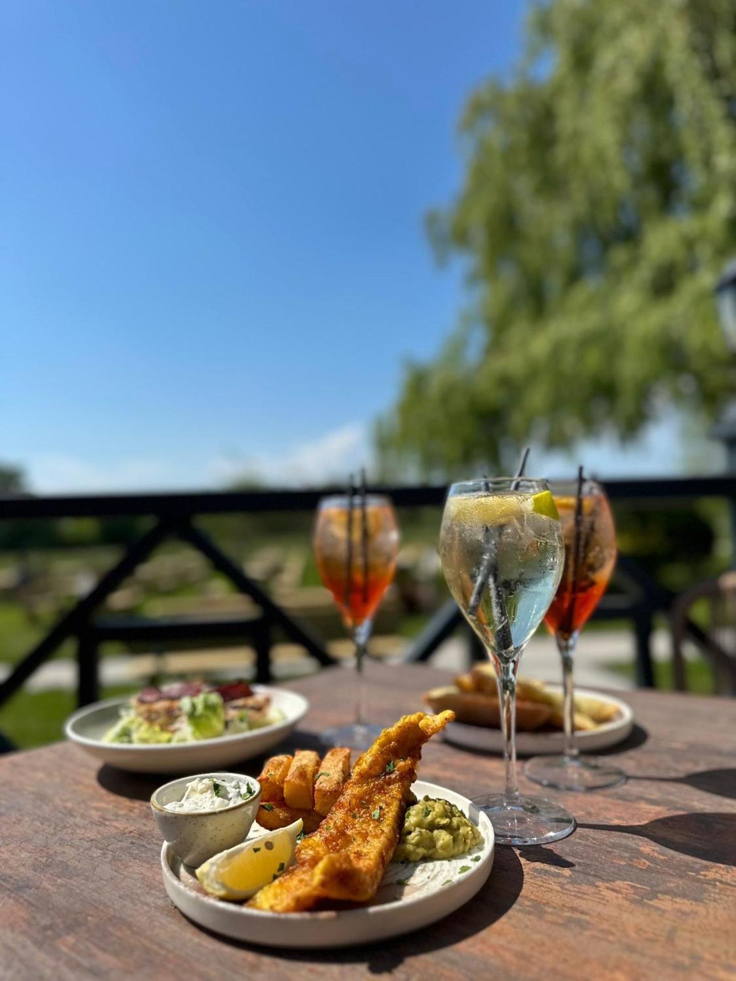 Holt Lodge Hotel Wrexham Esterno foto