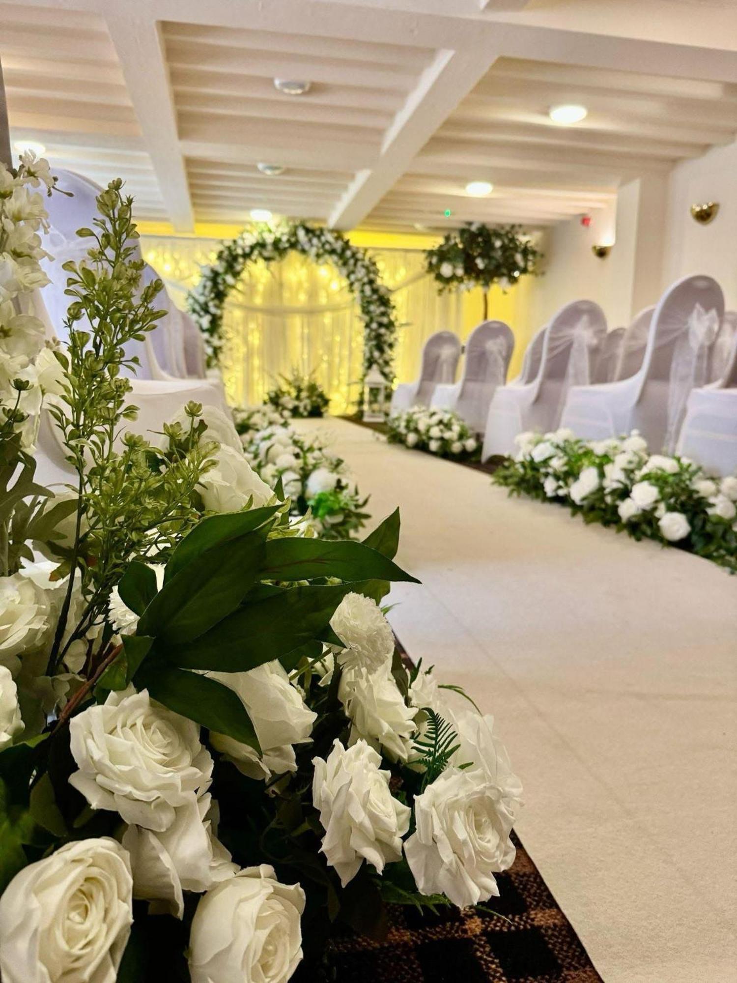 Holt Lodge Hotel Wrexham Esterno foto