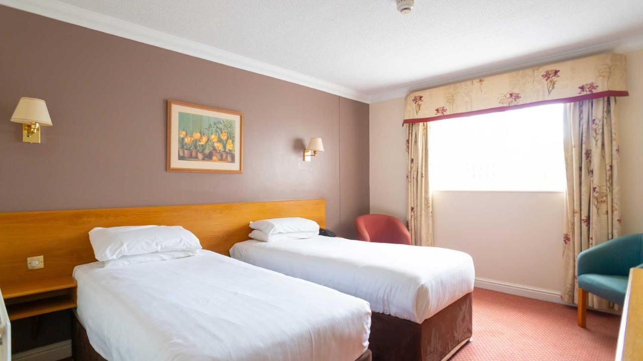 Holt Lodge Hotel Wrexham Esterno foto