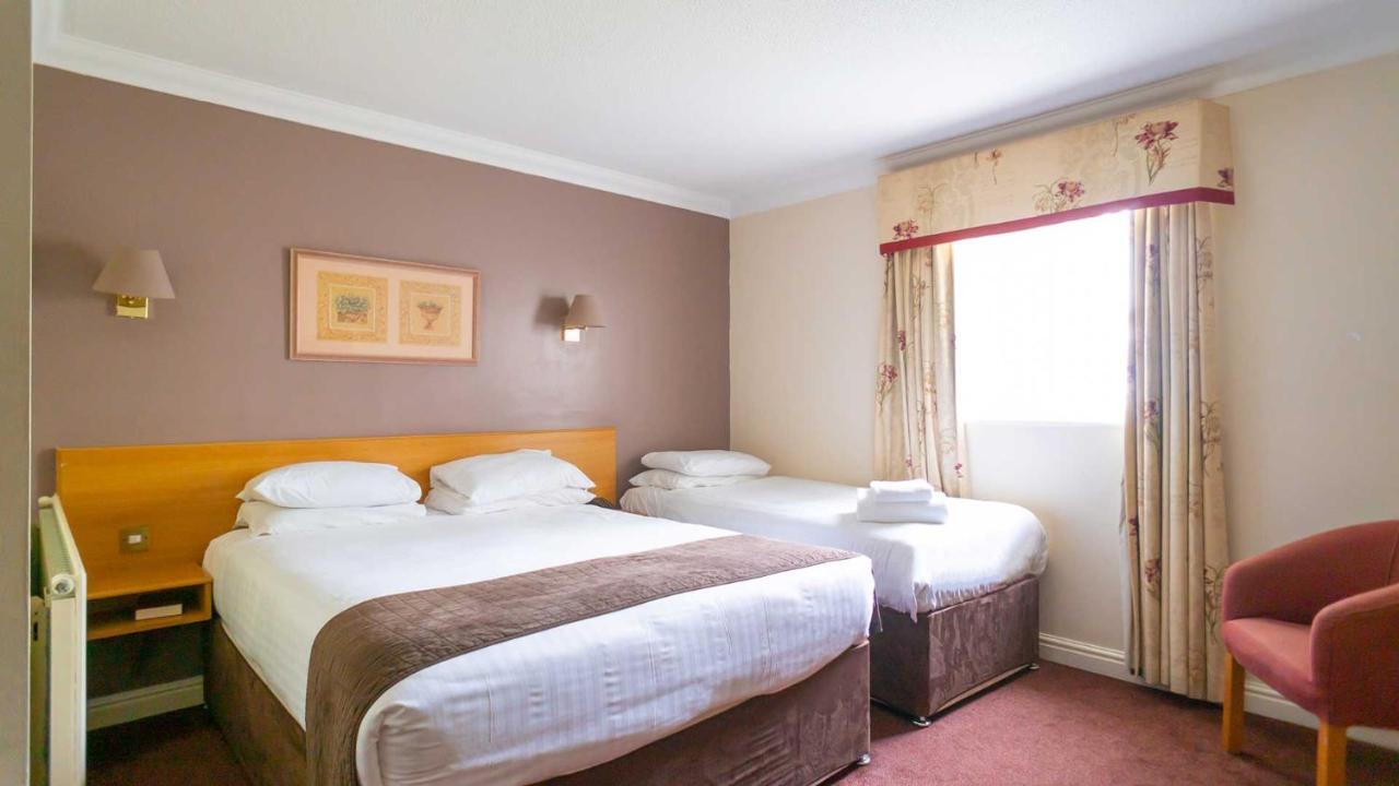 Holt Lodge Hotel Wrexham Esterno foto