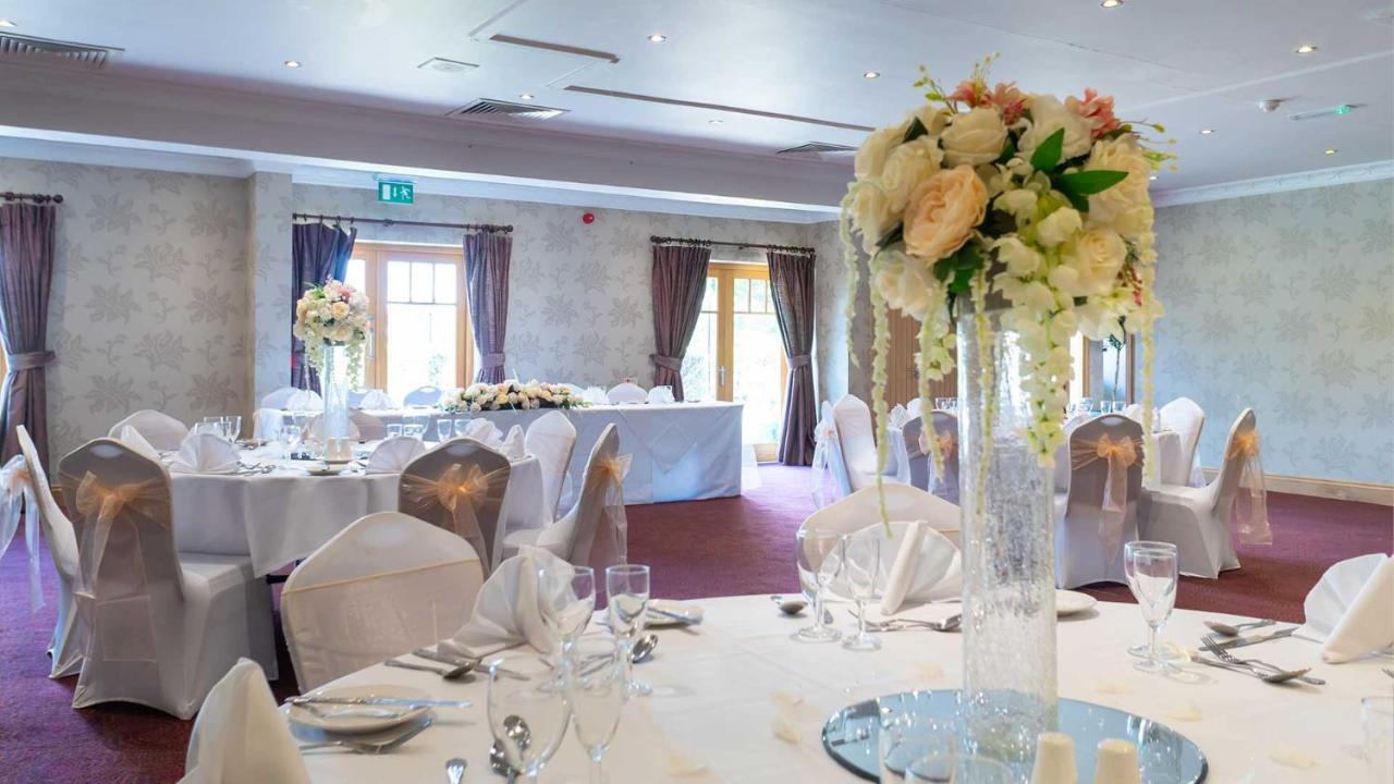 Holt Lodge Hotel Wrexham Esterno foto
