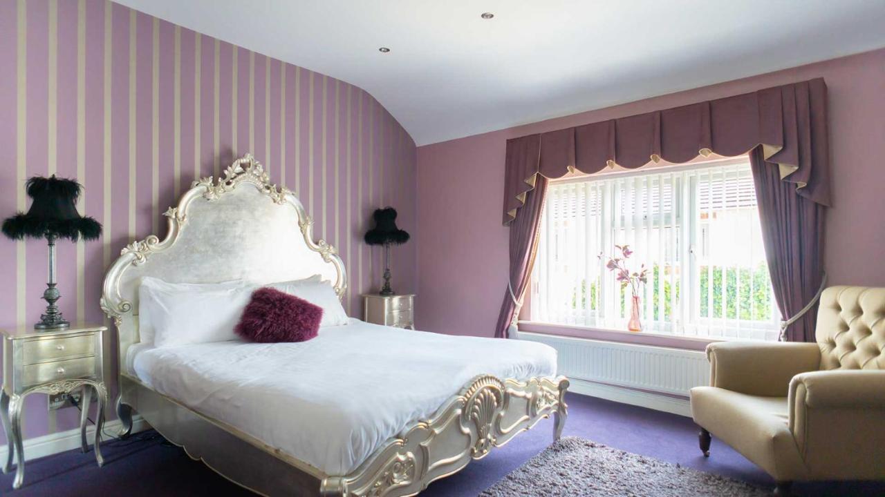 Holt Lodge Hotel Wrexham Esterno foto