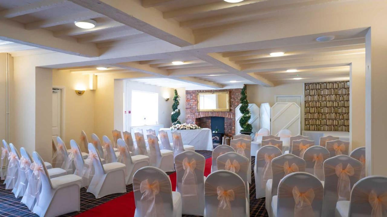 Holt Lodge Hotel Wrexham Esterno foto